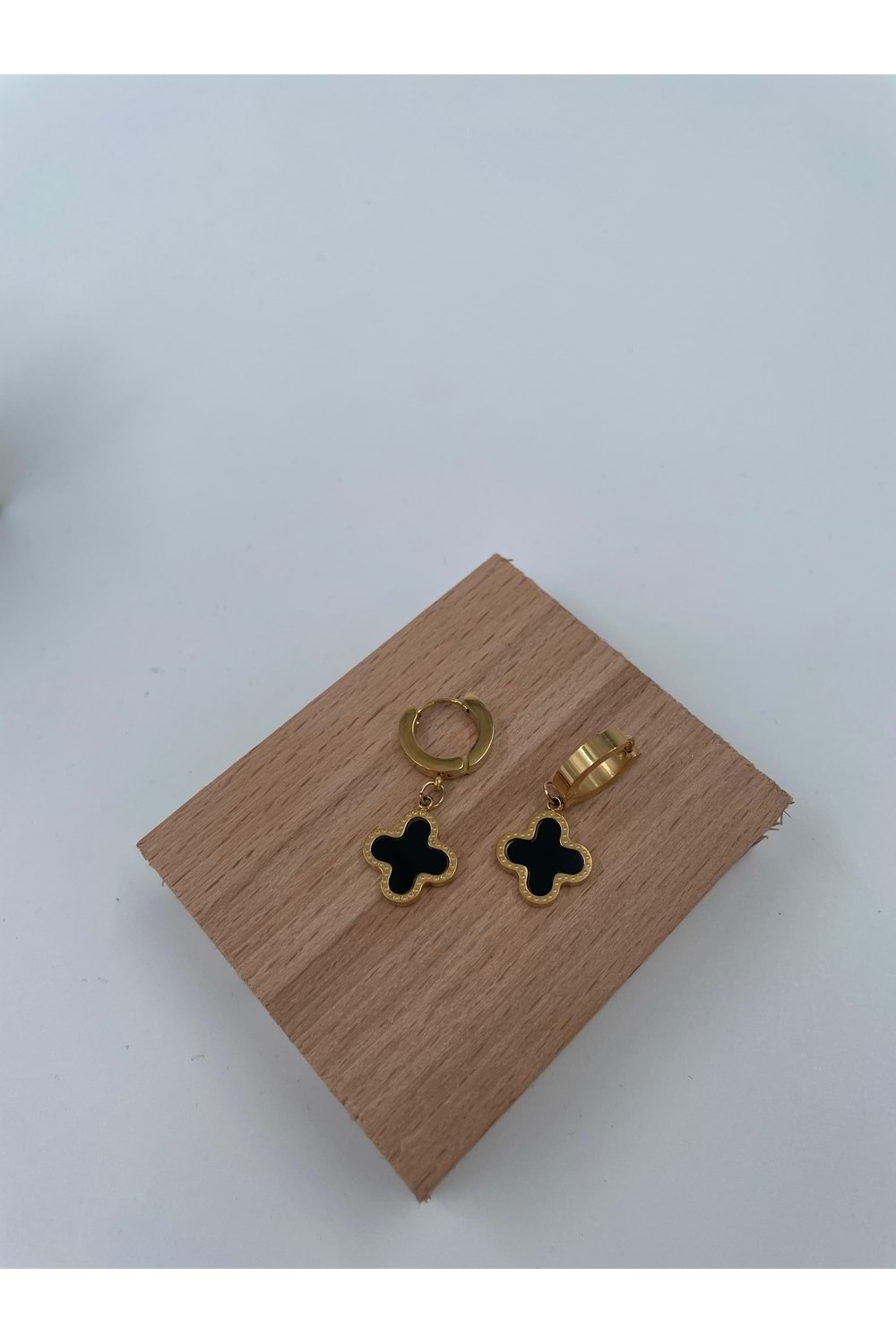 Xbaby Siyah Dolgulu Yonca Gold Küpe