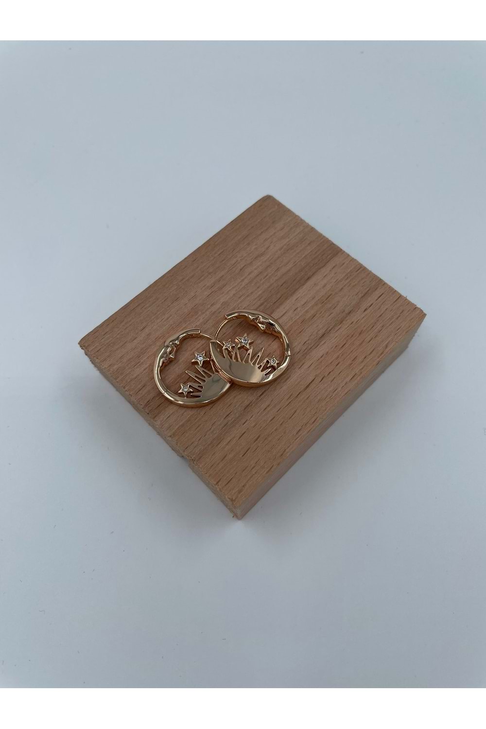 Xbaby İnsan Yüzü Şekilli Yıldızlı Çelik Gold Küpe